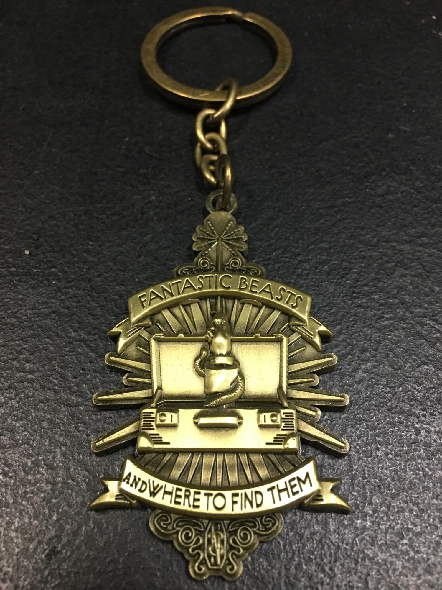 Fantastic Beasts And Where To Find Them - American Division Metal Keyring — Inacoma 3 Fantastic Beasts And Where To Find Them - American Division Metal Keyring — Inacoma